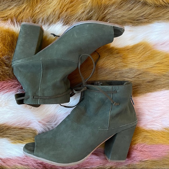 Seychelles Green Suede Triple Threat Booties - Picture 6 of 10